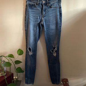 Universal Thread | Distressed Jeans | Size 0/25R